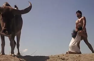 Đây là nơi chúng tôi phim sẽ khong che nhat ban đã gặp sexy Ellie Cooper, những người đang cố gắng trên đồ lót trong phòng ngủ, và chúng ta sẽ thấy như thế nào sexy cơ thể của cô ấy . bởi vì bạn đang thoải mái trong đồ lót mới của năng lượng tình dục là không thể cưỡng lại. Có lớn như vậy, đầy đủ 32DD ngực, một siêu mông đẹp rằng cô ấy là dễ hiểu tự hào. và hôm nay chúng ta xem mỗi inch của nó. Sớm thôi bà ấy sẽ đến trong số quần lót của cô và nằm trên giường cọ xát, ngón tay của cô trên âm vật . cũng giống như bạn đã làm ở công, phòng khi bạn cố gắng cái quần lót, nhưng lần này, sẽ không ai ngăn chặn bạn có một cơn cực khoái! Trên cây cầu phải đối mặt đường, chúng tôi thấy cô khỏa thân trên một cái ghế dài của cô cụt chân lông một chai chơi trong gió lạnh làn da của mình.