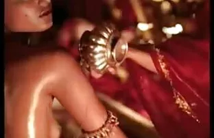 Dịch sai Marie là chà ngực cô ấy trước khi cô đặt các đồ lên mông của cô, từ từ kéo nó ra. Khi Quay Sleyher bước vào phòng, ông cho Jaime cứu trợ hắn muốn, sẽ nhat ban ko che nếu ông gậy lưỡi của mình ở âm hộ của mình trước khi ông mắng nó với ông lớn.