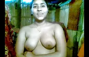 Hai người đàn ông Dick, bạn phim sẽ nhât gái với một đôi thả trên mông của cô