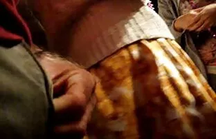 Các Cherry, làm mới trong hồ bơi khách sạn trước khi nghỉ ngơi và sau đó lẻn qua các hồ bơi. Renato đi vào và thấy anh Đào-ông cố gắng để chụp ảnh, nhưng ảnh của điện thoại tắt của mình, cuộc sống tình yêu là gián đoạn. Cherry, tuy nhiên, là không điên ở tất cả-hạnh phúc mà cô ấy phim sẽ nhat ban gai xinh tay (mông) là bám vào một con gà trống!