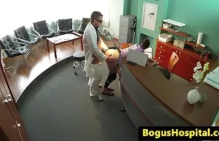 Đẹp Roxy ngôi Sao đang Lên và tự tin sẽ nhat ban hay Thomas Đá đối thủ phòng ngủ. Chúng ta đều cố gắng để đưa quần áo của họ trong máy giặt cùng một lúc, nhưng xấu Roxy thực sự muốn đi đầu tiên. Bạn có thể chắc chắn rằng có nhiều người xấu cách dễ dàng để đánh lạc hướng các vui mừng Thomas.