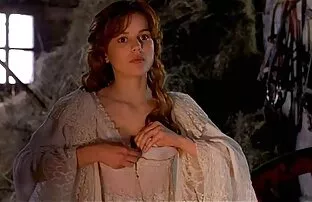 Quàng khăn Julia De Lucia-sinh nhật điên cuồng của những người phim sẽ gai xinh nhat ban da ĐEN (2021))
